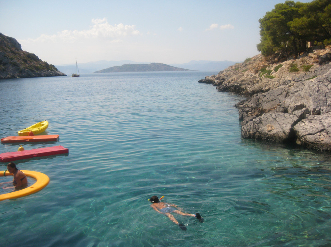 Aponisos Beach-Angistri必去景点