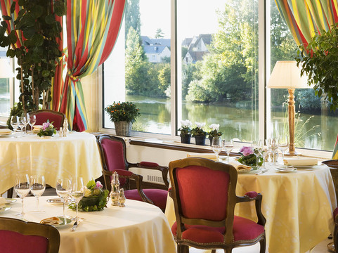 舒瓦瑟尔酒店主图