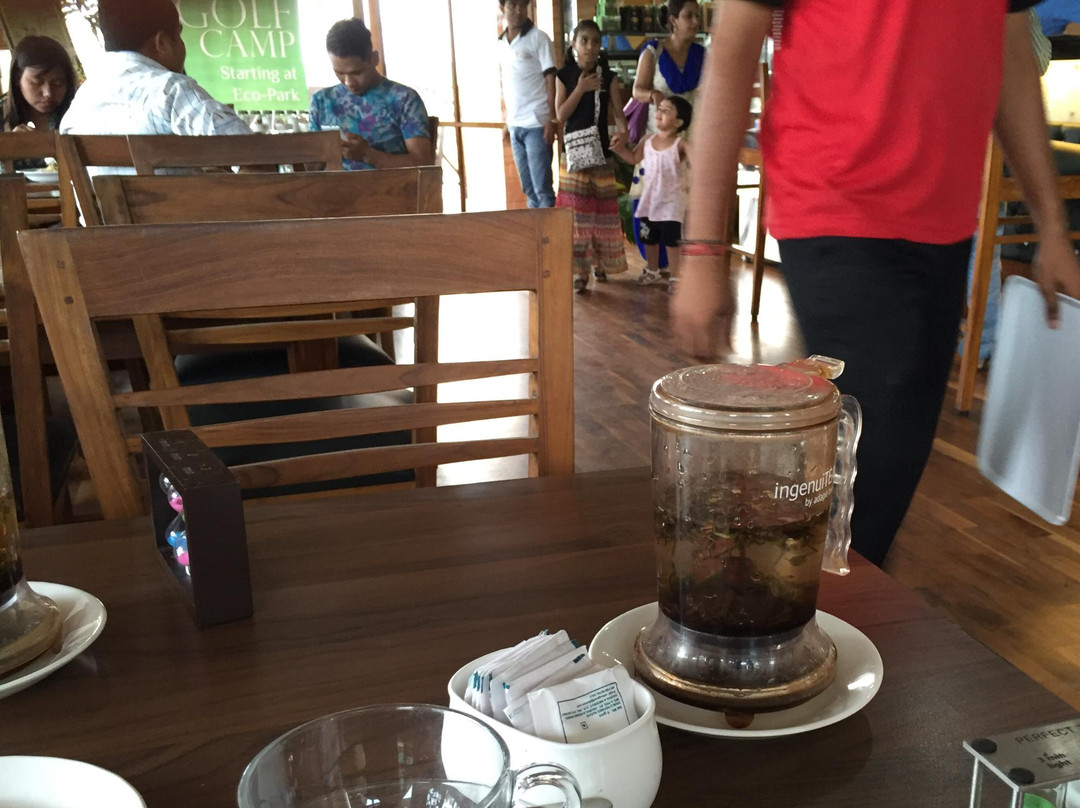 Taki餐馆和美食-Yule Tea Lounge