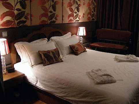 五重奏旅店主图