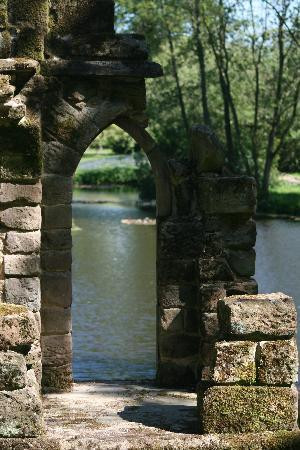Cholmondeley Castle Gardens景点图片