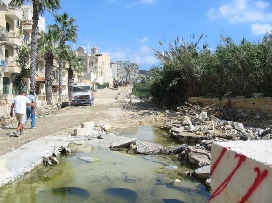 Xlendi Beach, Cliff and Caves-Xlendi必去景点