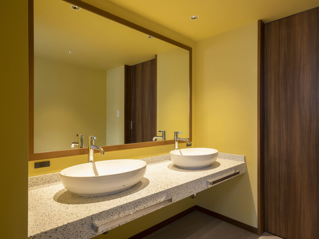 鸭川格兰酒店主图