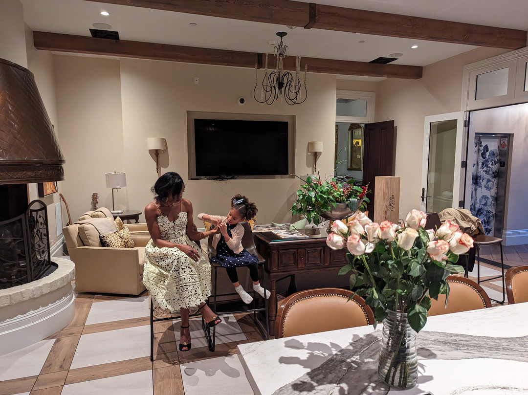 The McClelland House主图