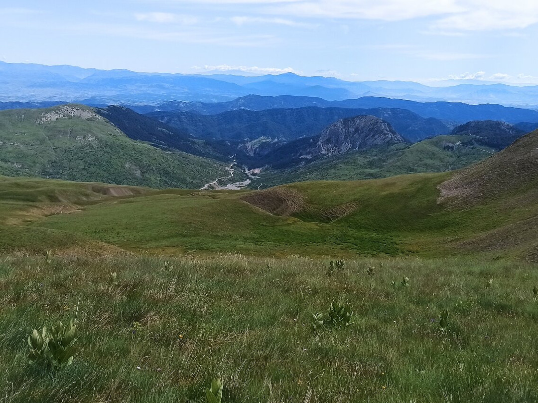 Límni Nkistova-Gramos必去景点