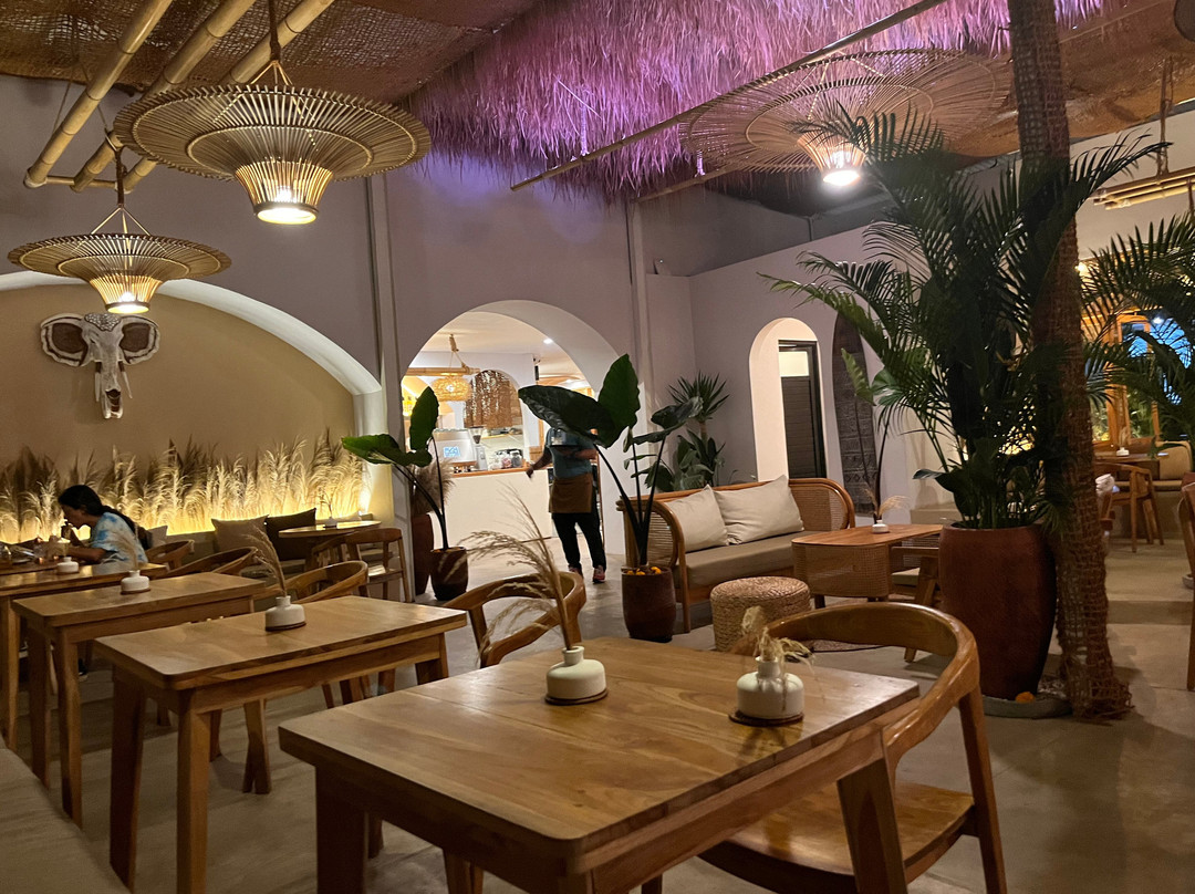 Oku Café & Bistro Balangan