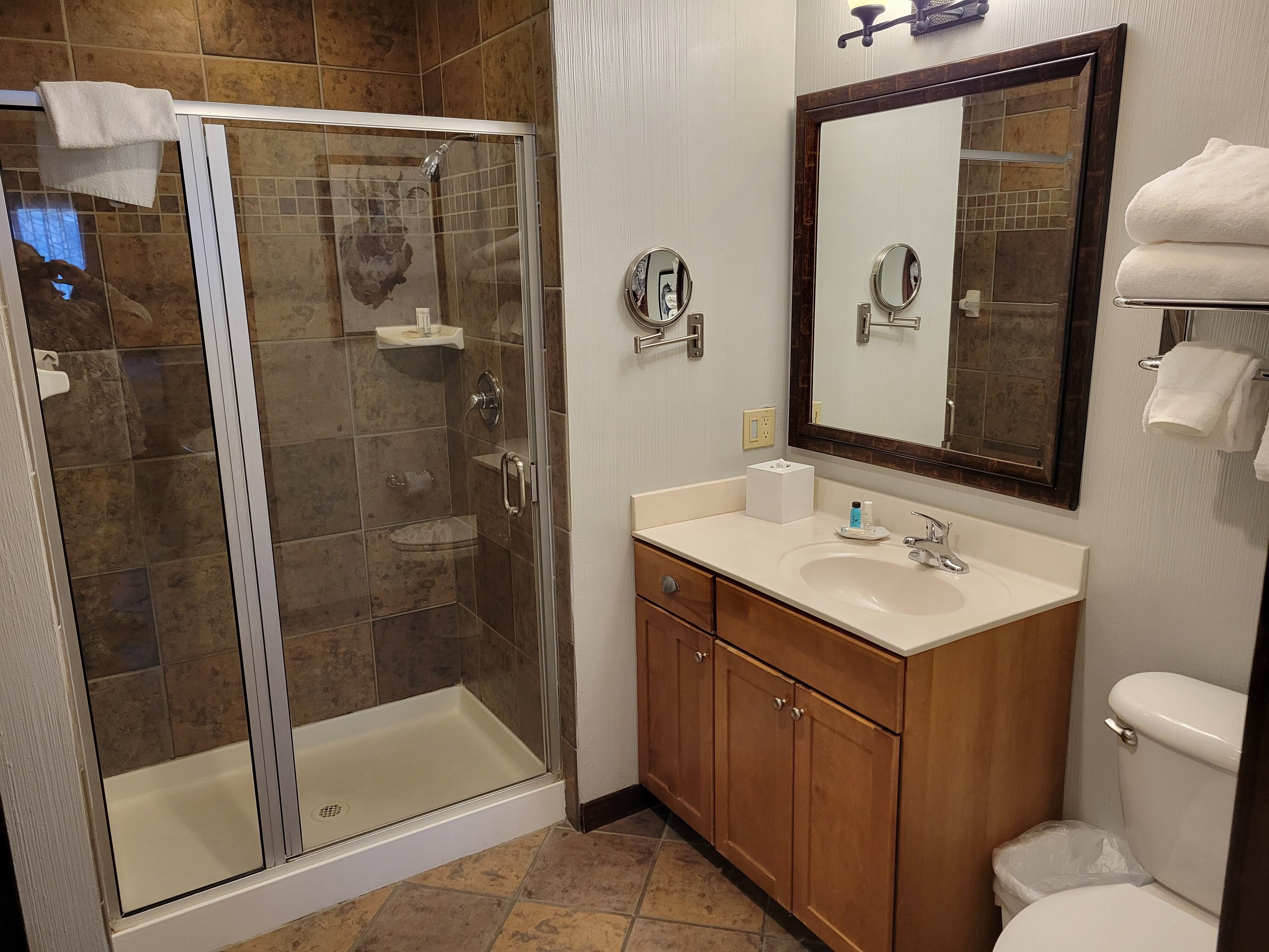 Glacier Canyon Lodge-官方