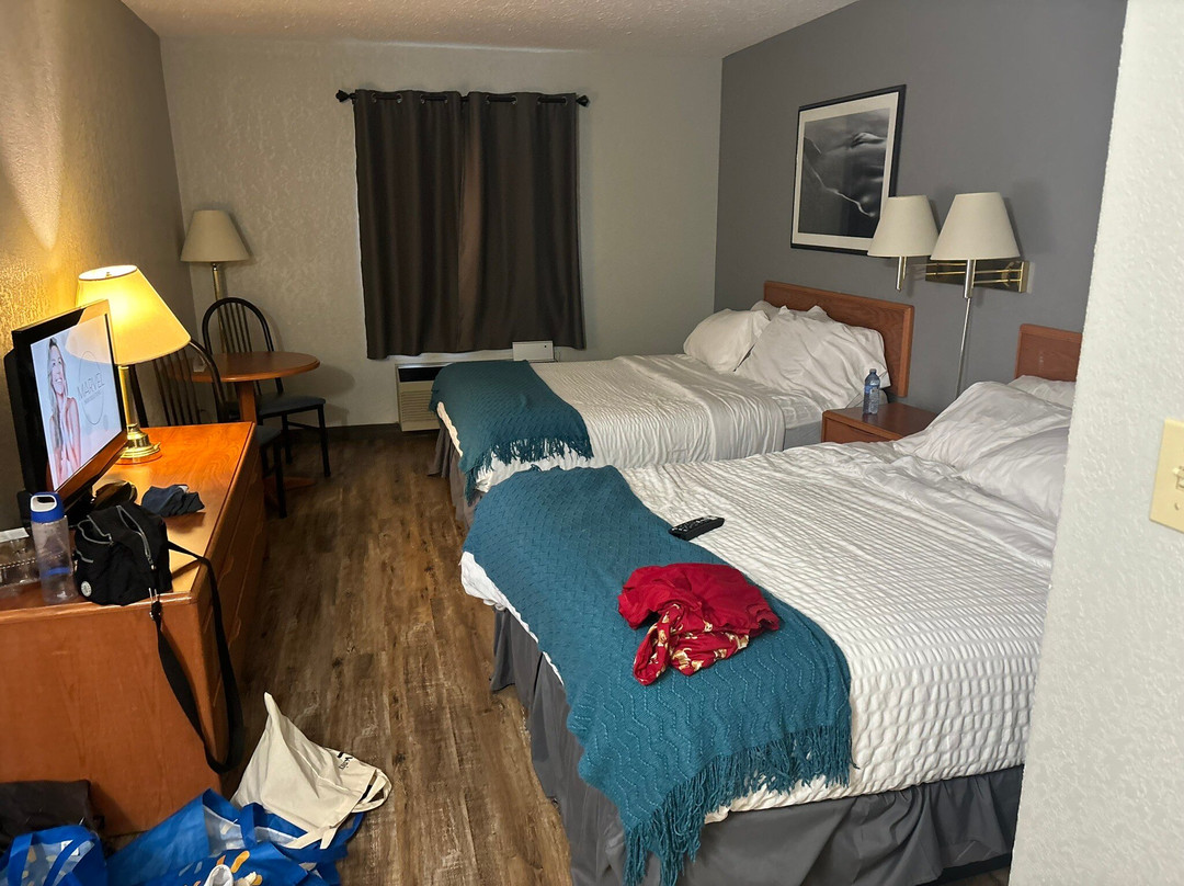 Breezy Oaks Inn & Tavern主图