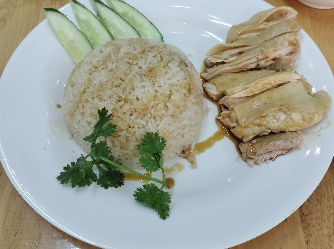 Cơm Gà Hải Nam Yummy - Hương Vị Singapore Truyền Thống
