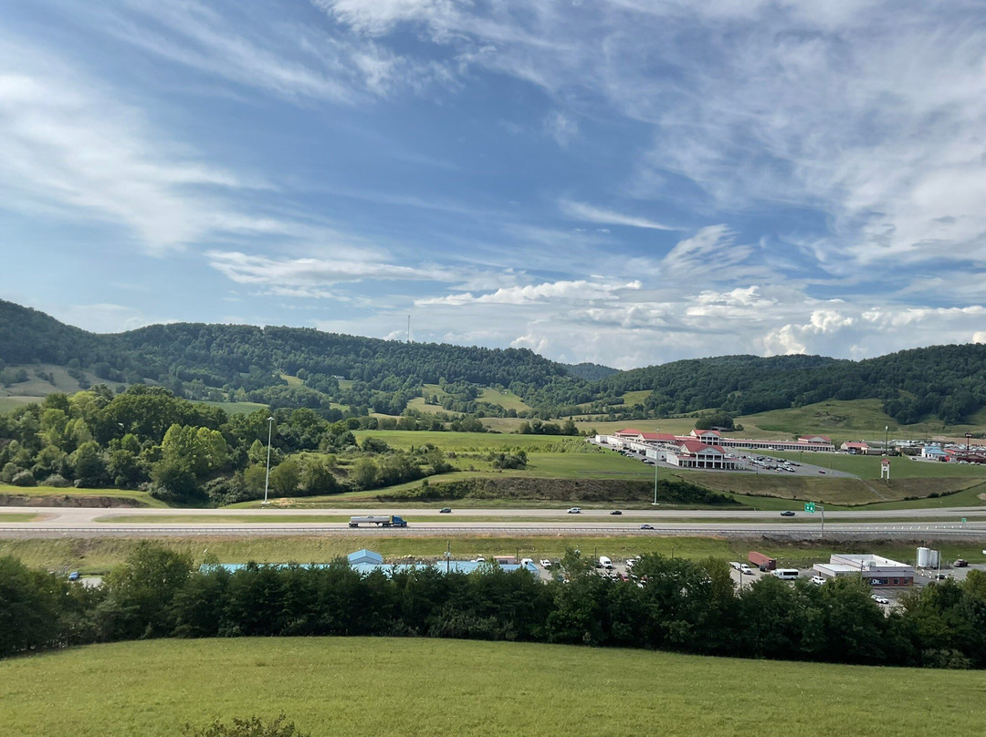 Days Inn & Suites by Wyndham Sutton Flatwoods主图