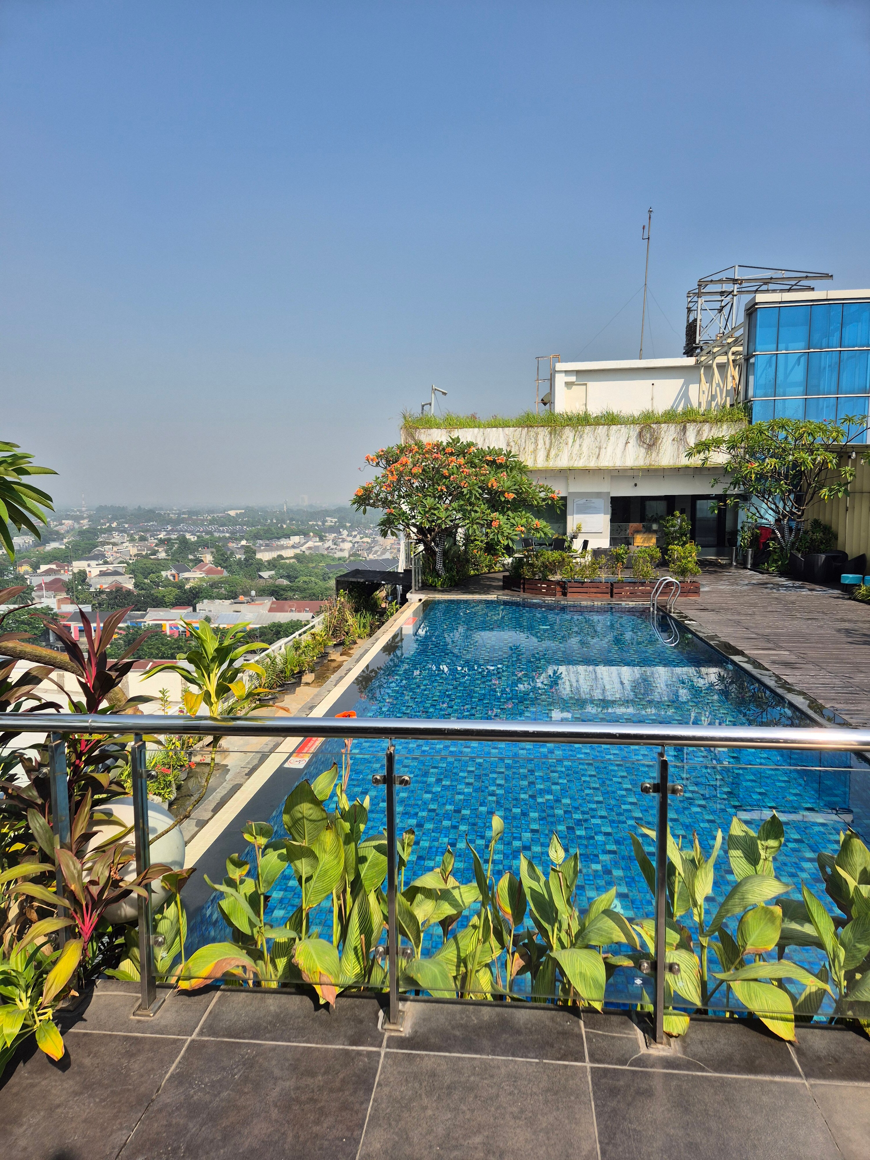 Hotel Ciputra Cibubur By Swiss Belhotel International-泳池