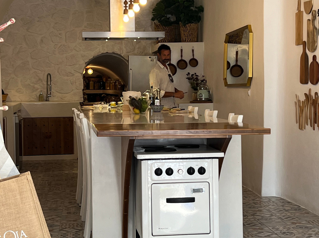 Petra Kouzina-梅加洛克豪略翁必去景点