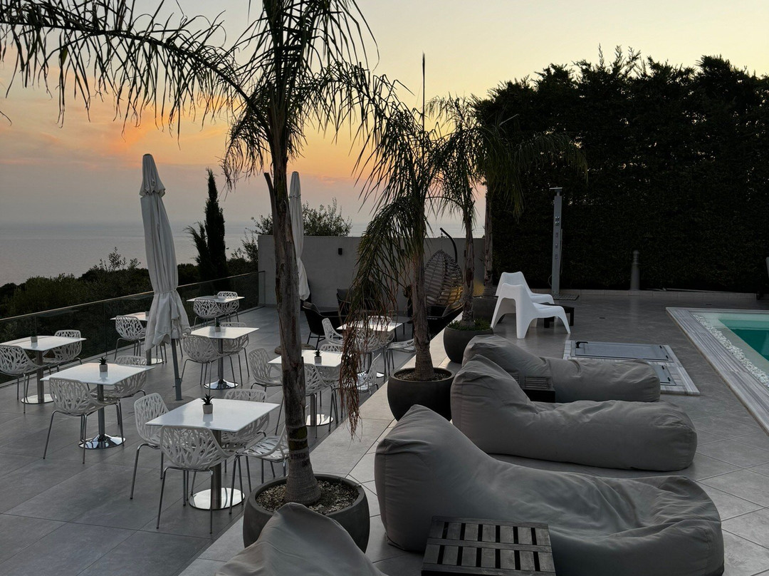 Golden View Residence主图