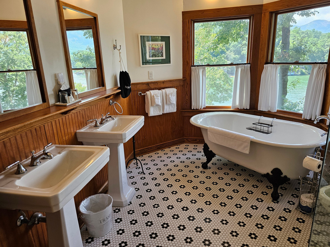 The Lodge on Lake Lure主图