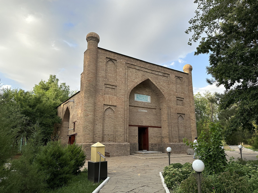 Karahan Mausoleum-Taraz必去景点
