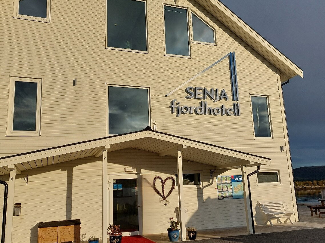 Senja Fjordhotell and Apartments主图