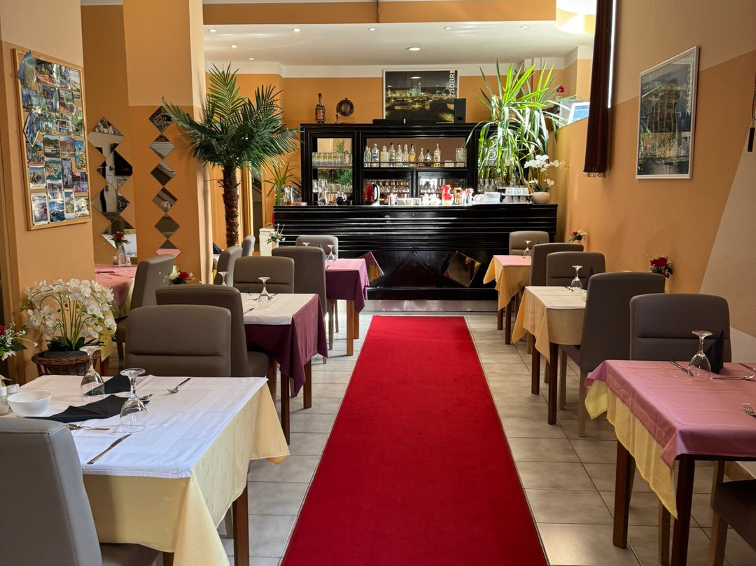 瓦伦缇纳别墅酒店主图