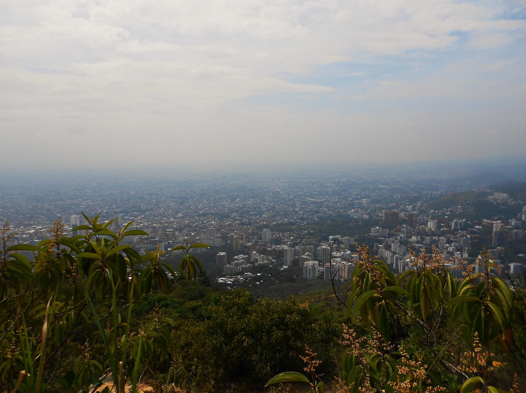 Cerro de Las Tres Cruces-卡利必去景点