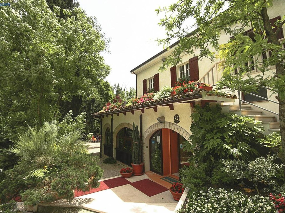 Acqualagna酒店住宿-Albergo La Ginestra