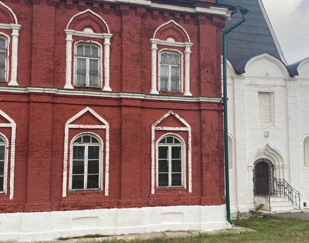 Brusensky Assumption Monastery景点图片
