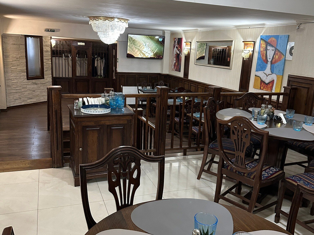 Majestic Hotel & Restaurant主图