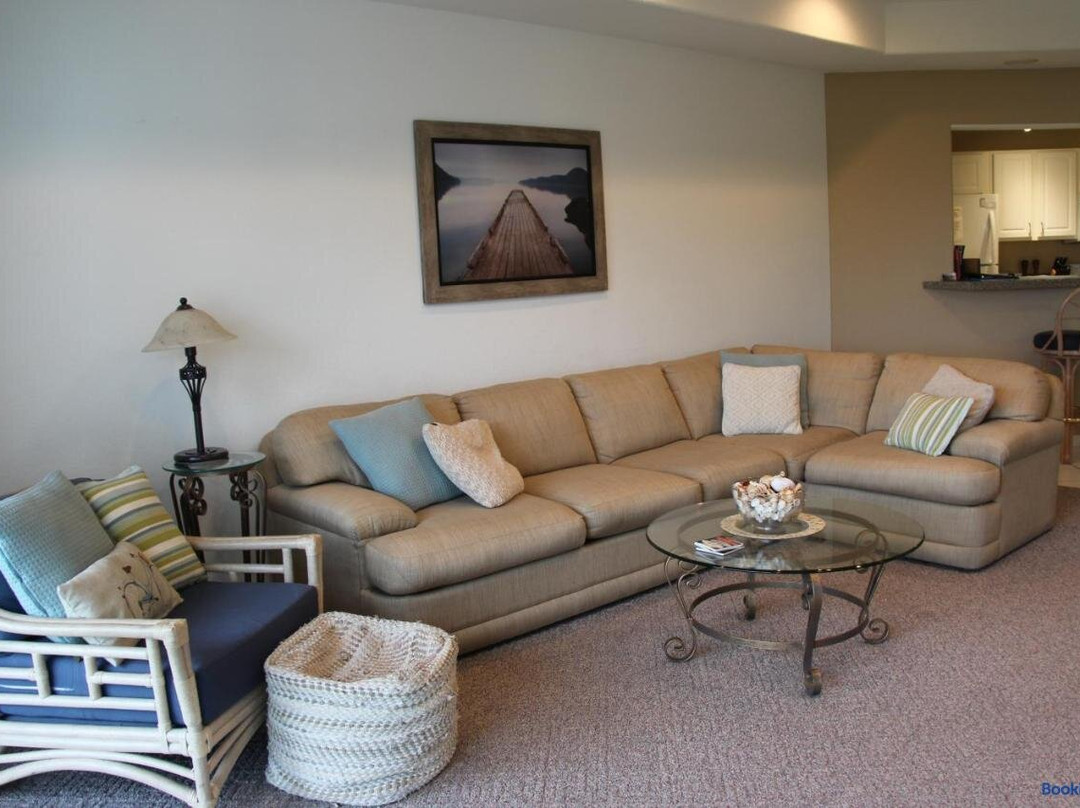 Lake Ozarks Get Away Topsider