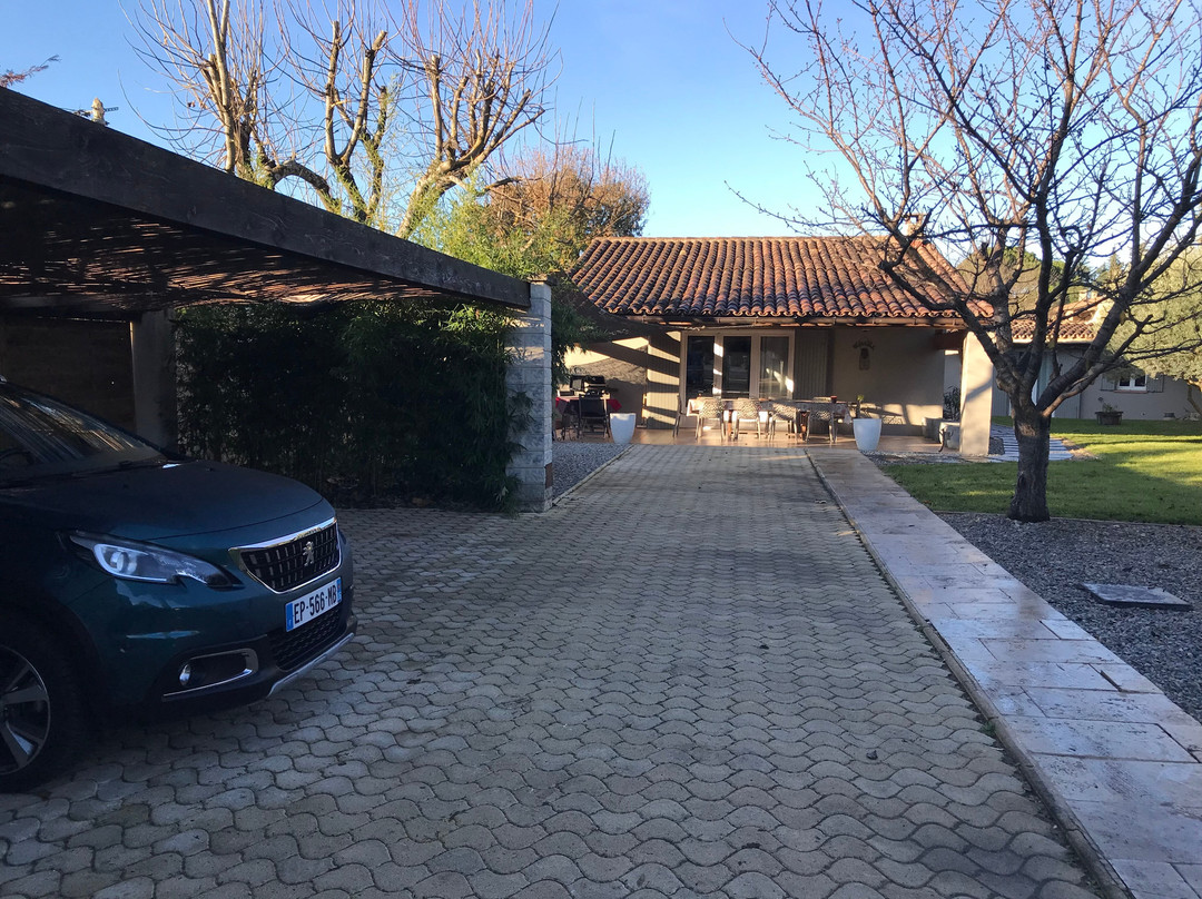 普罗旺斯翡翠酒店主图