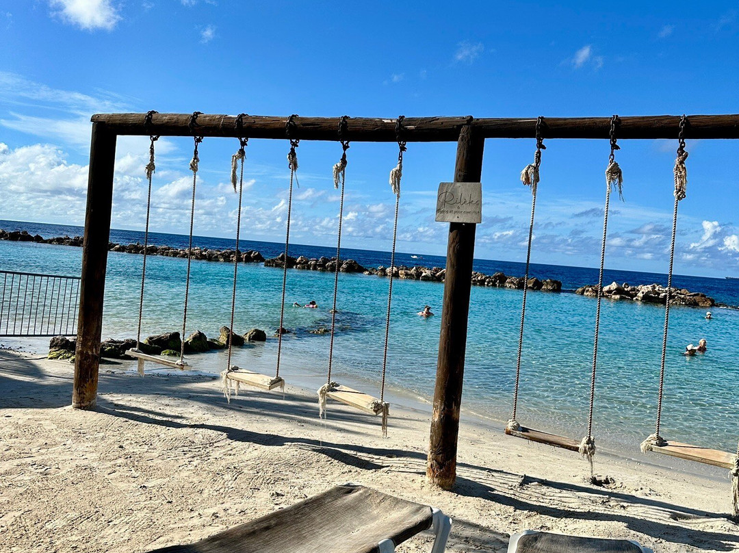 Rilèks Beach Bar & Rooftop