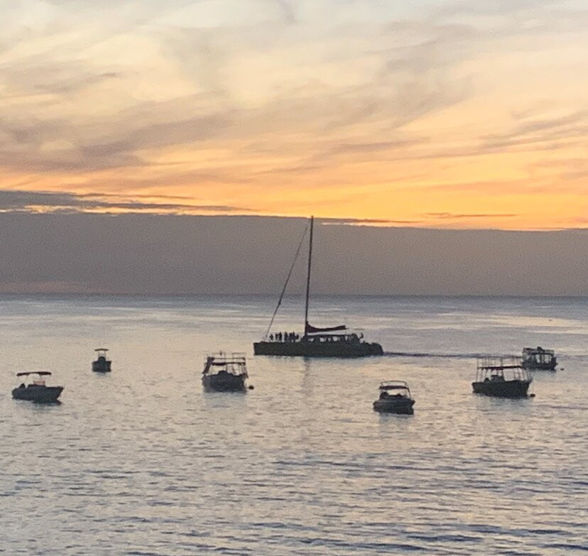 Tropical Sunset Beach Apartment Hotel主图