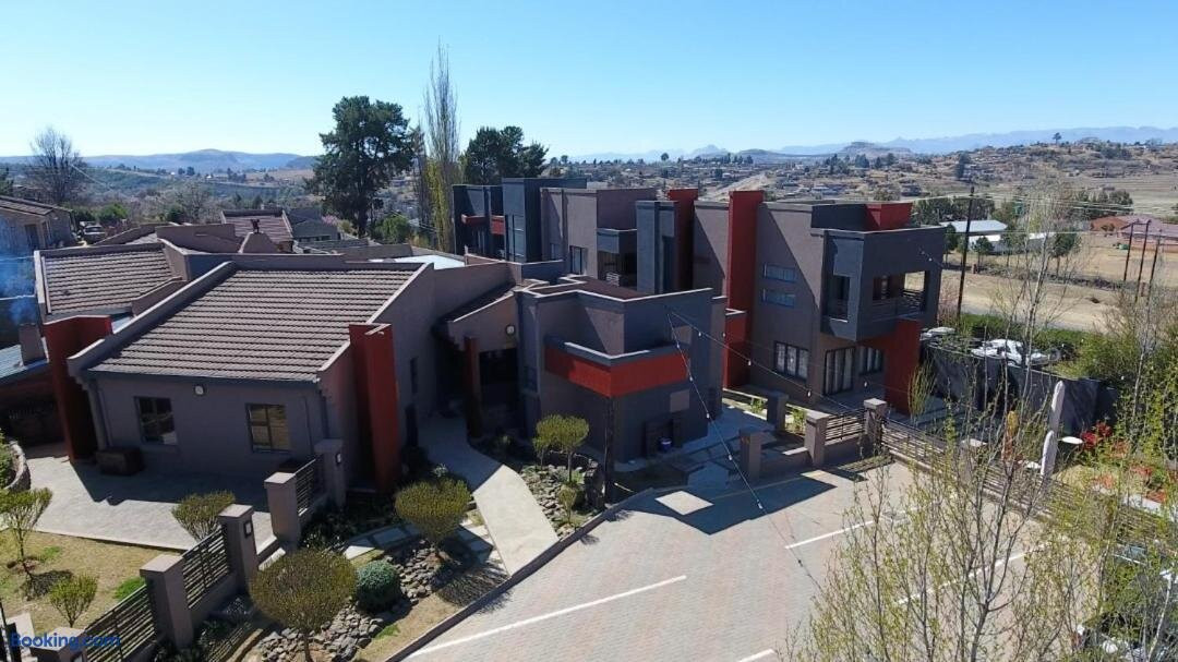 Qhanolla Guest House
