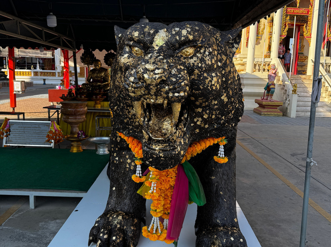 Wat Bang Phra  Temple-那空猜是必去景点