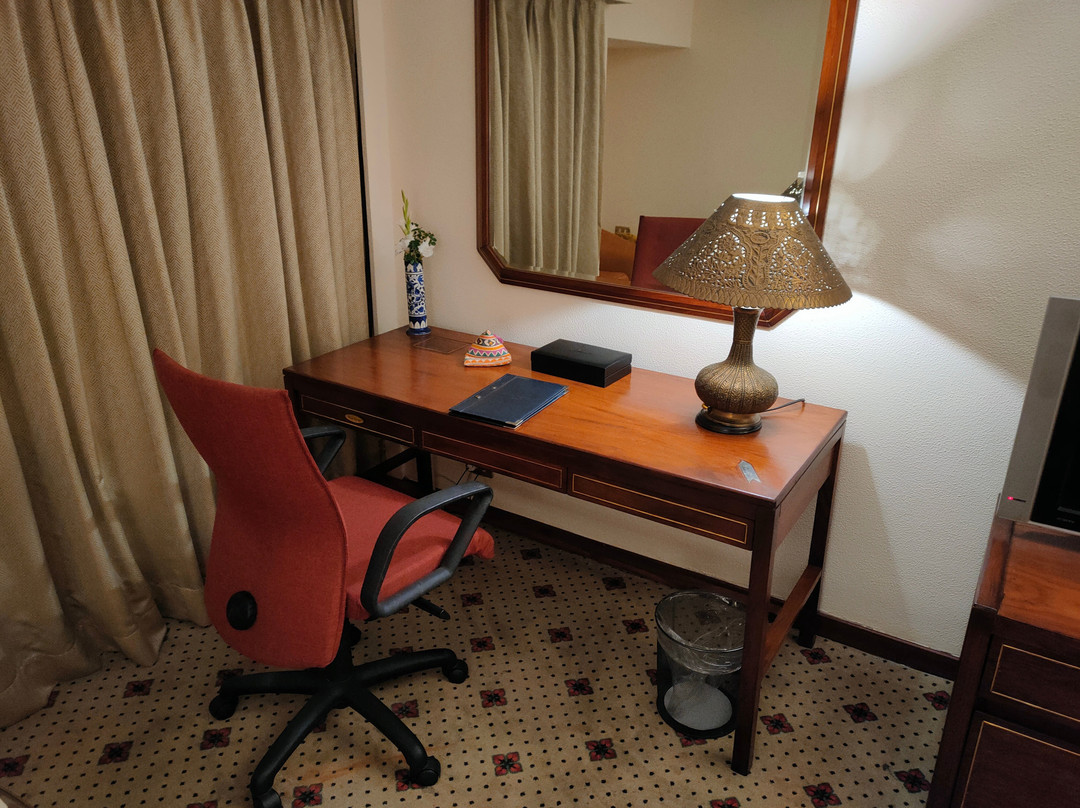 阿瓦里拉合尔酒店主图