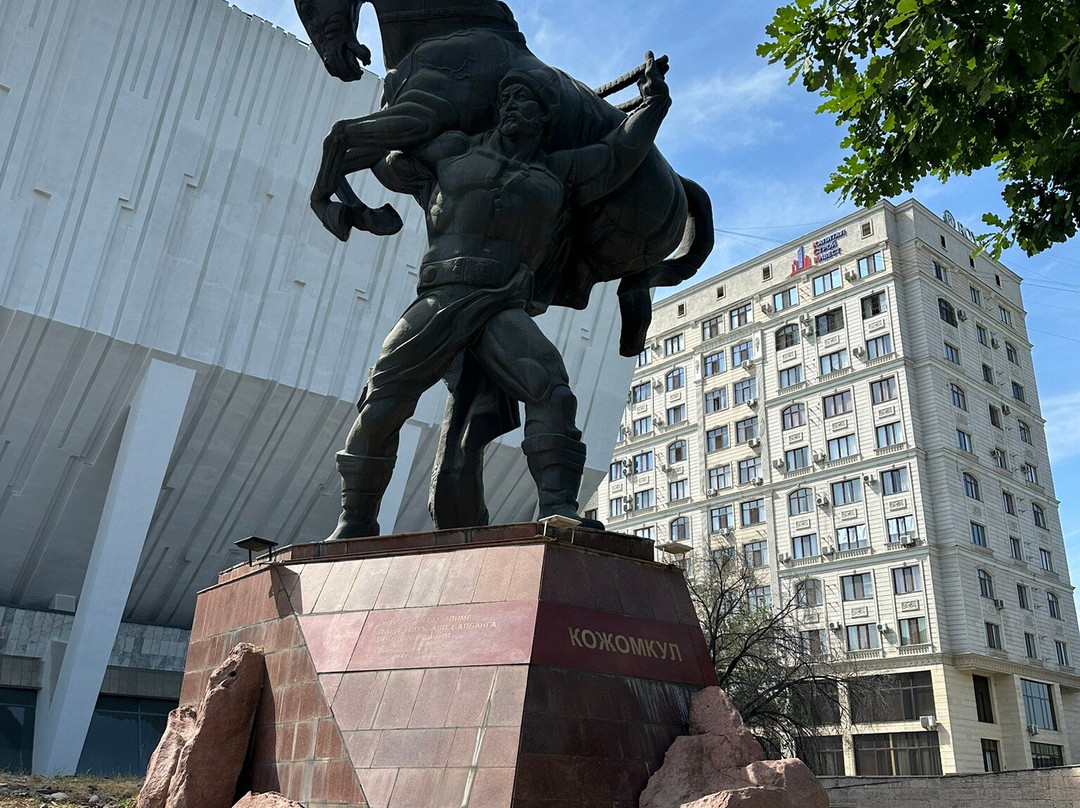 Monument to Baatyr Kaba Uulu Kozhomkul-比斯凯克必去景点