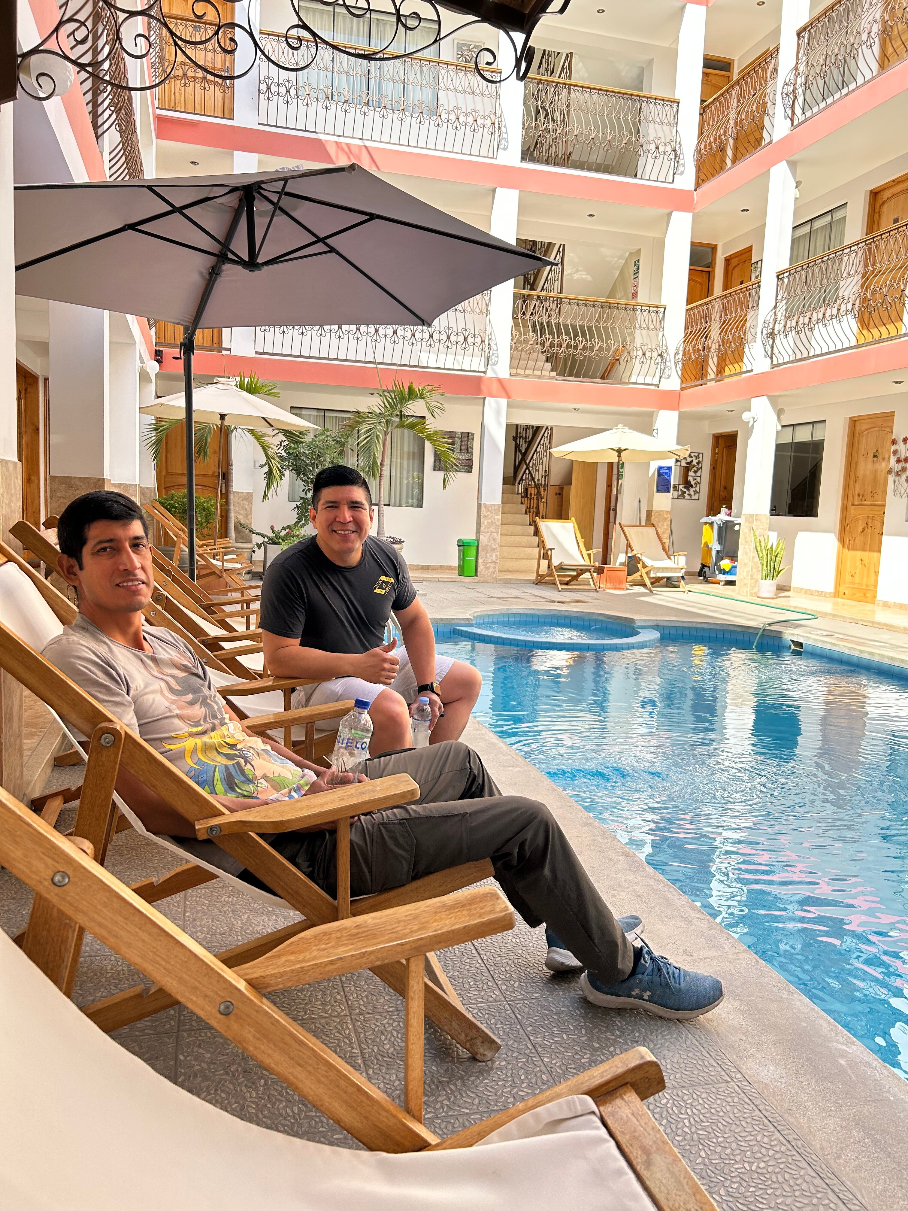 Hotel Las Flores-泳池