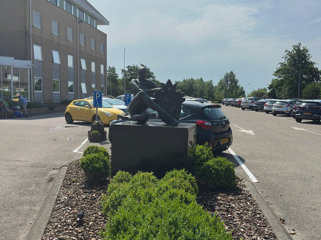 甜蜜英瓦尔酒店主图