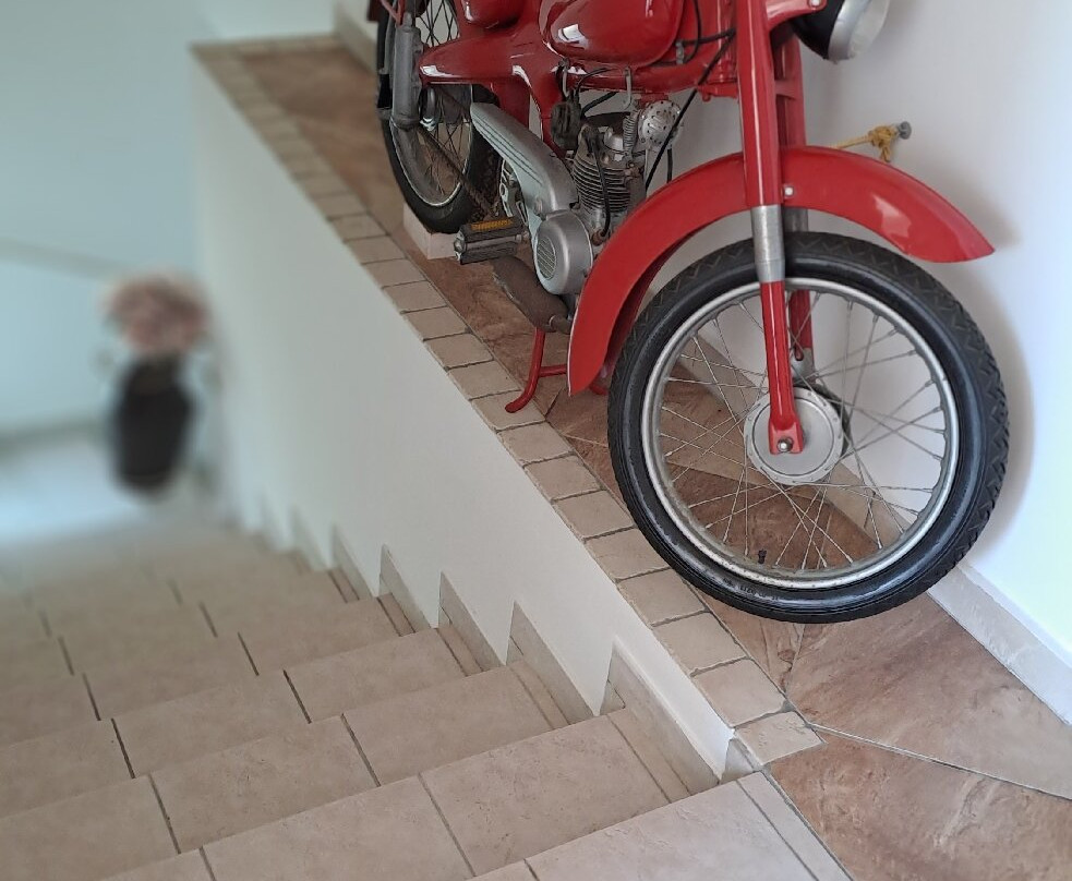 Blue And Blue City主图