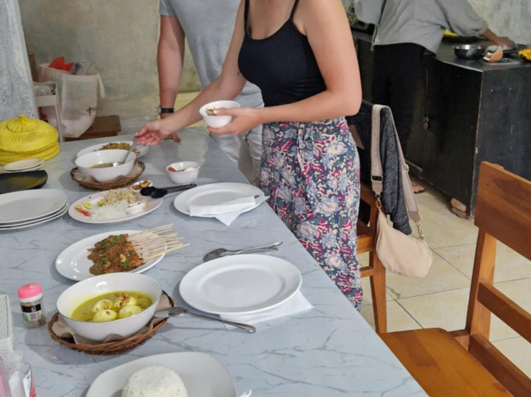 Putu's Cooking Class-罗威那海滩必去景点