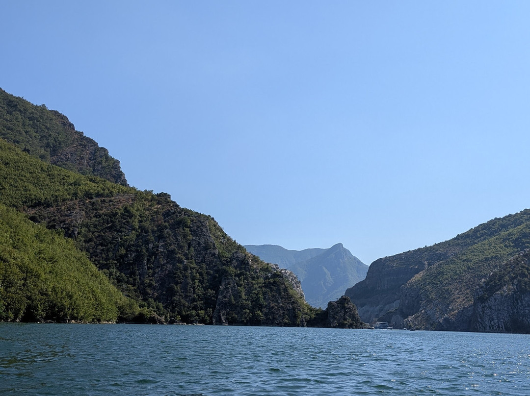 Komani Lake By Wild Tour Albania-Koman必去景点