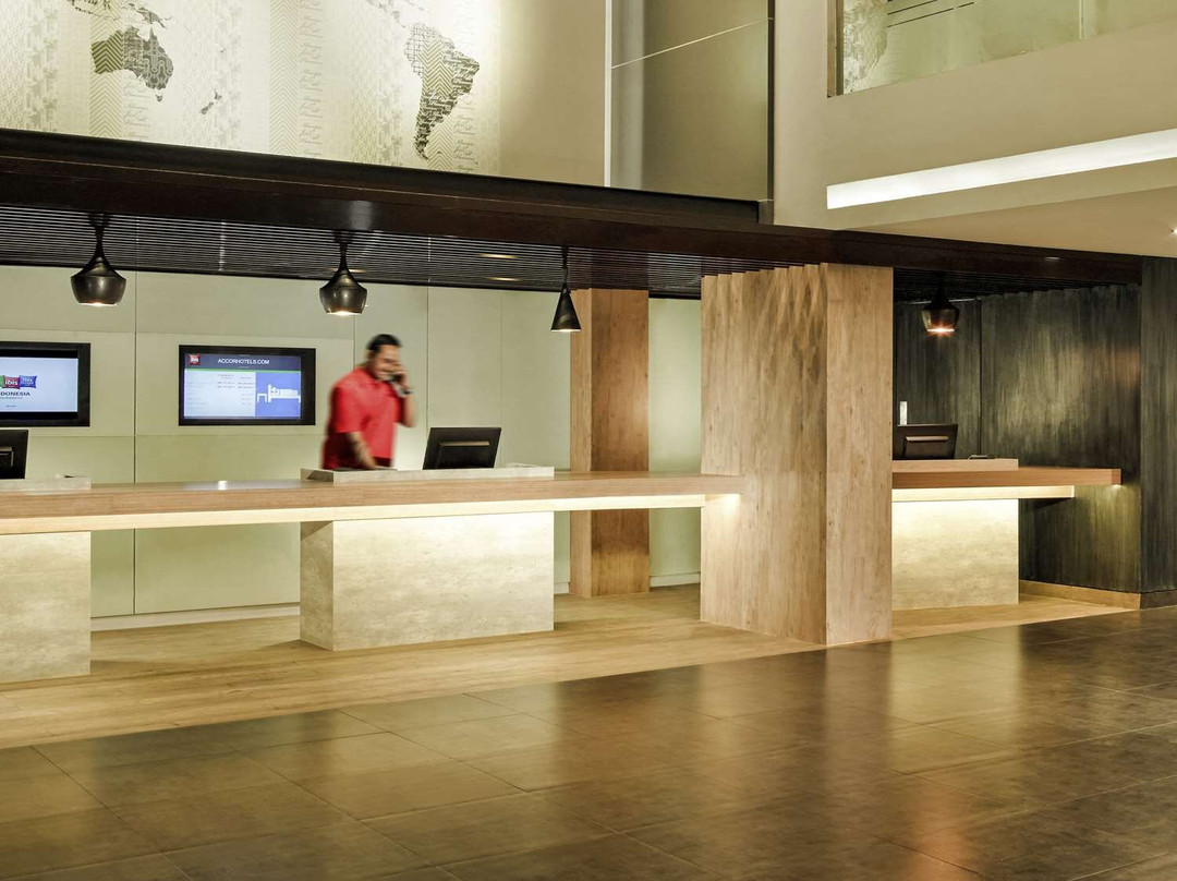 宜必思加丁塞尔彭酒店主图