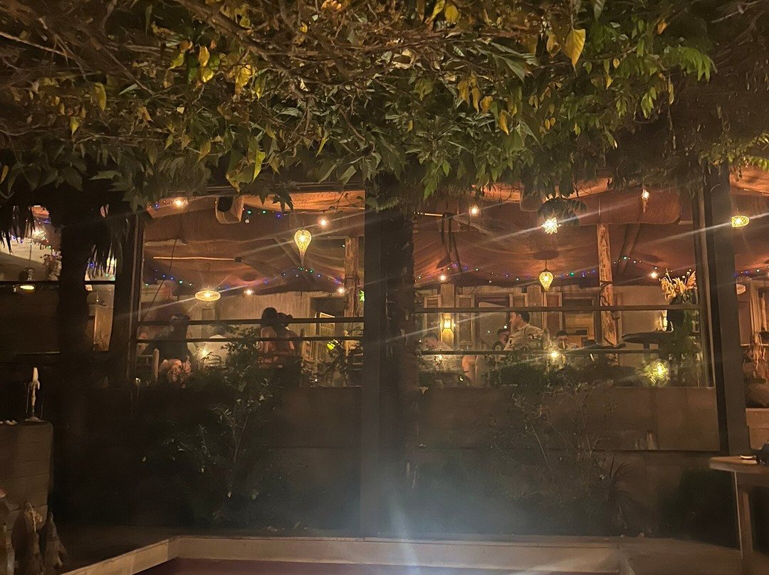 Life Gallery Restaurant