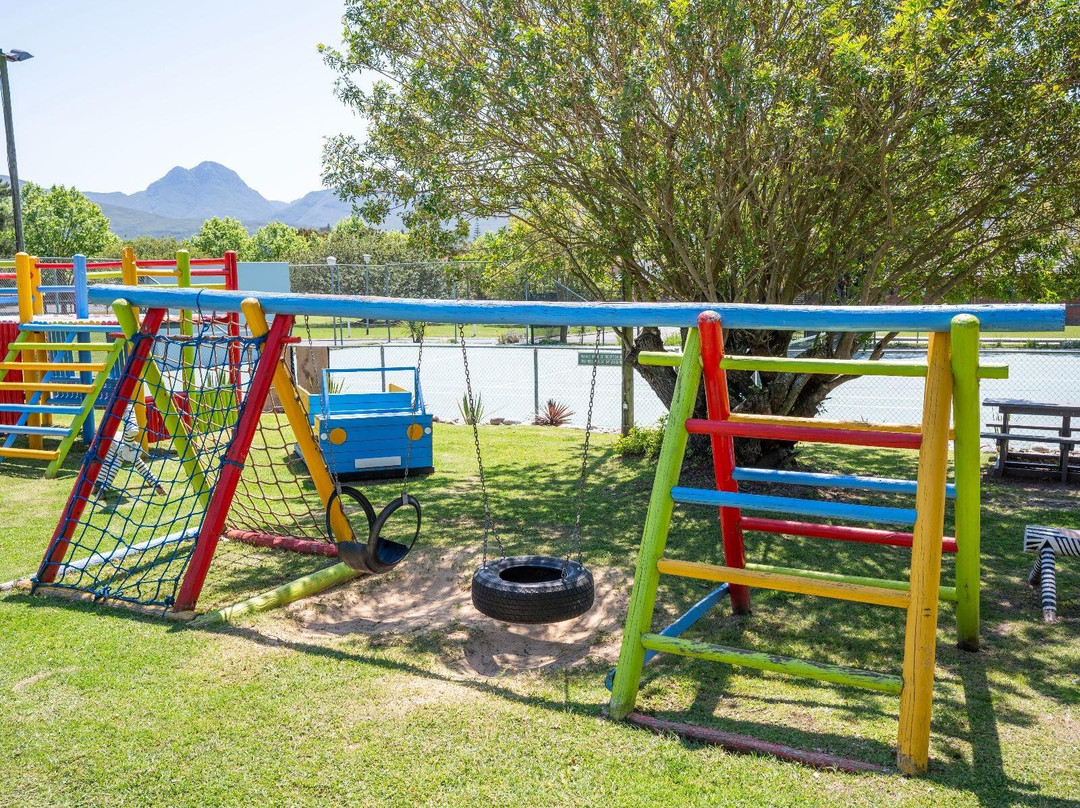 Pine Lodge George主图