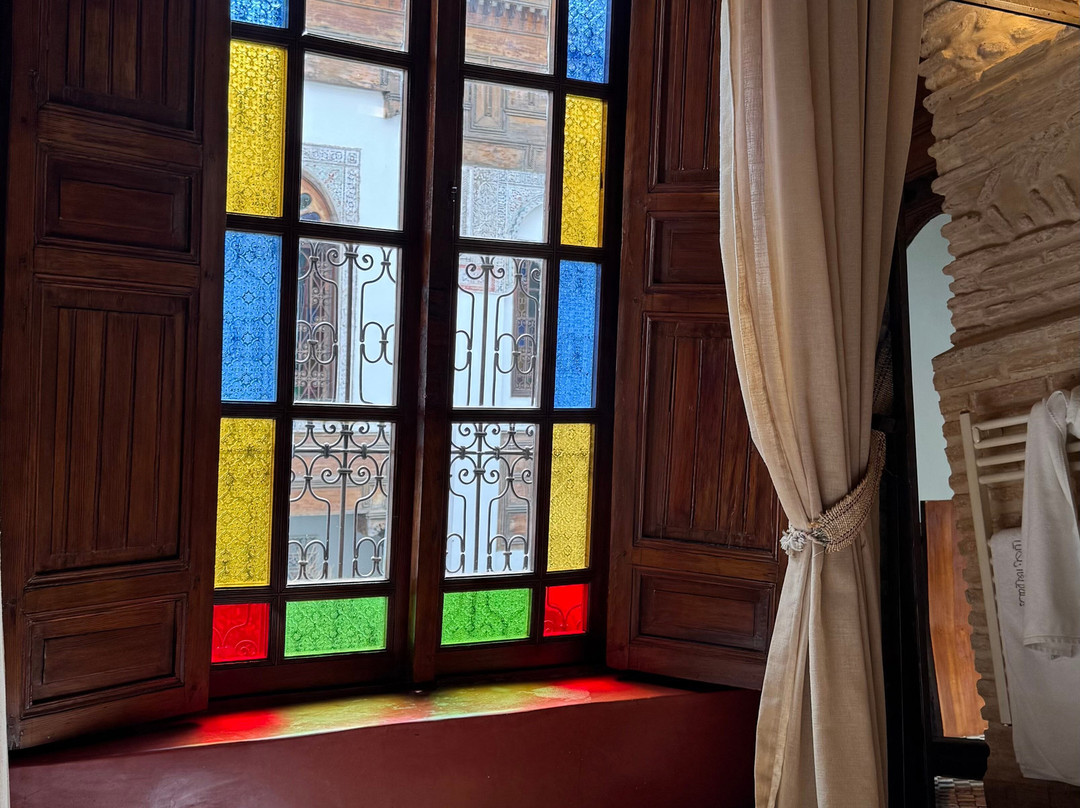 阿鲁萨里亚德酒店主图