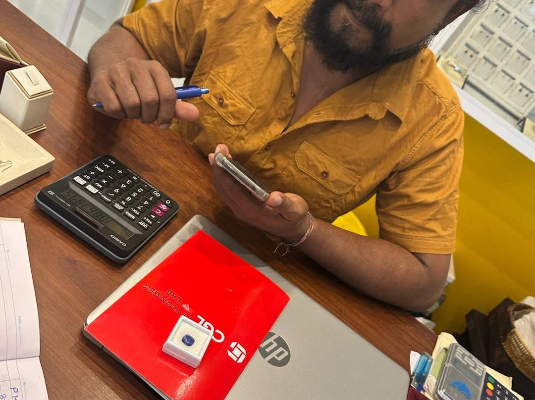 Sandun Gems And Clothings-Trincomalee必去景点