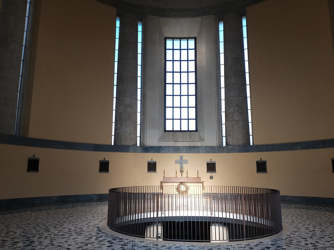 Castel Dante Sacrario AI Caduti-罗韦雷托必去景点