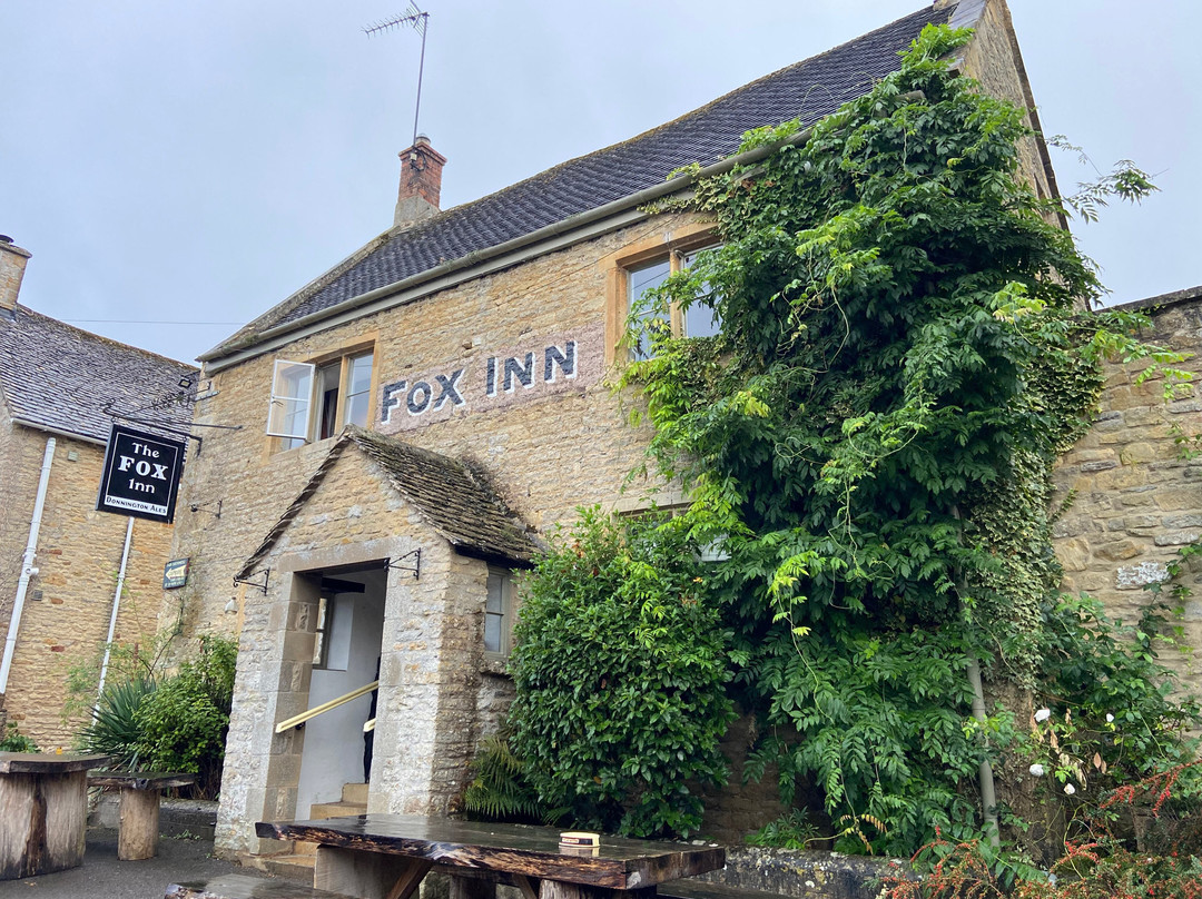 Adlestrop餐馆和美食-The Fox Inn