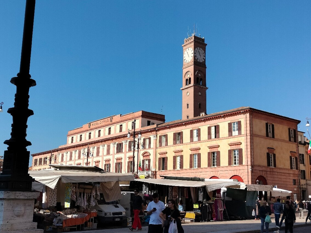 Piazza Aurelio Saffi-弗利必去景点