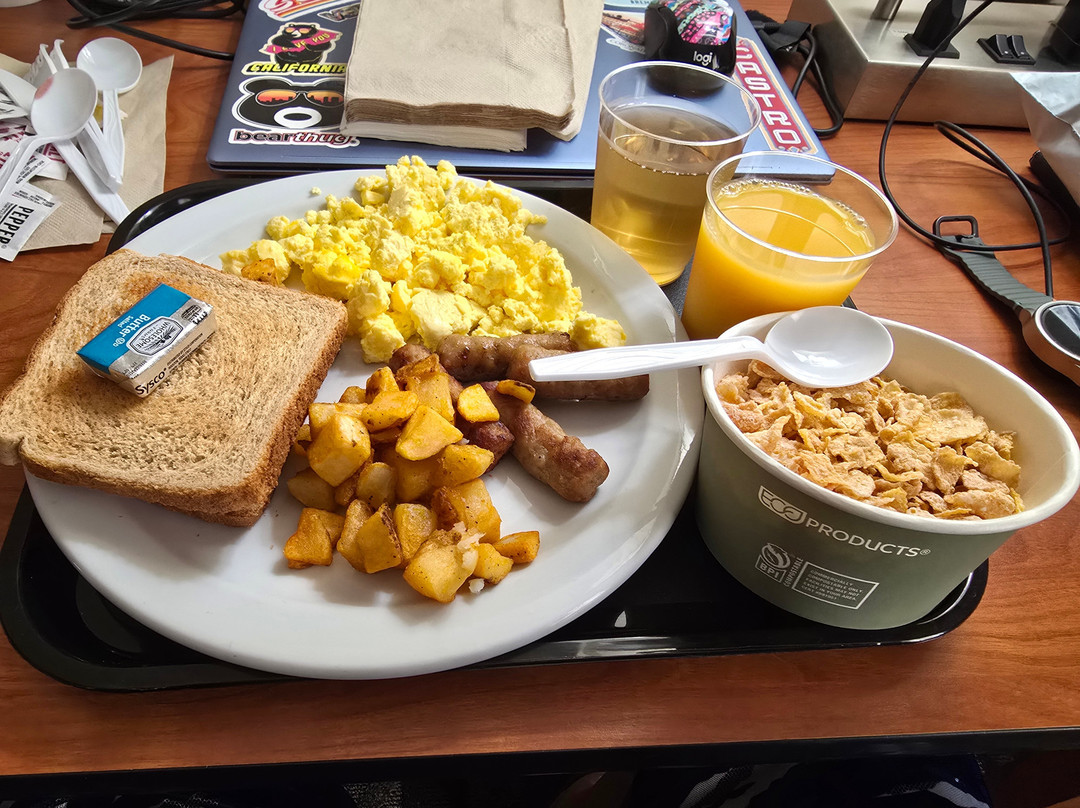 曼特卡快捷假日&套房酒店主图