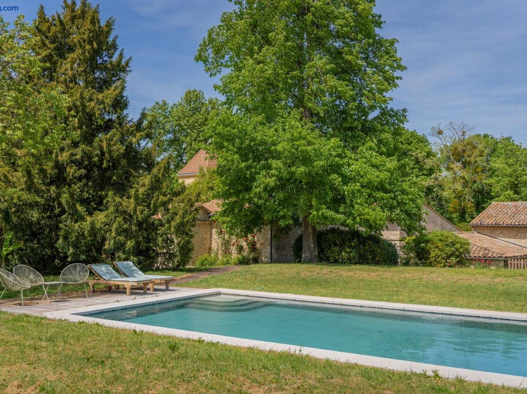 Chateau De Marrets