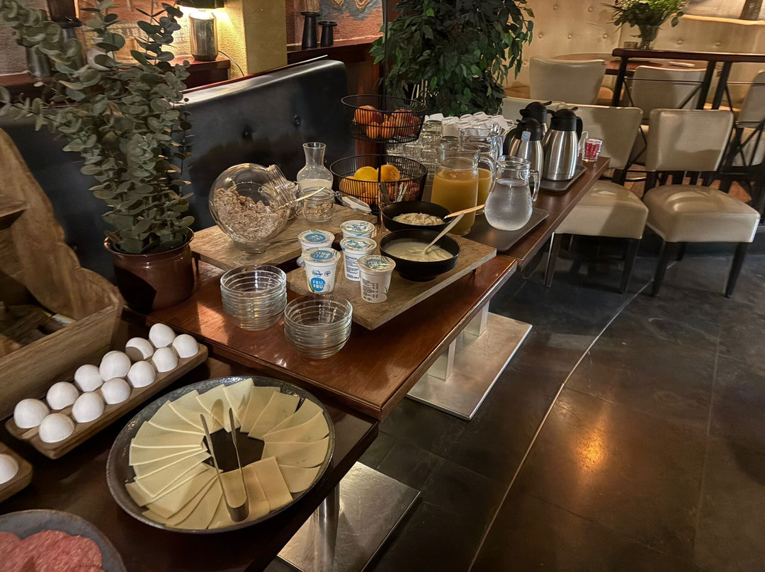 蒙塔格纳戴尔蒙多酒店主图