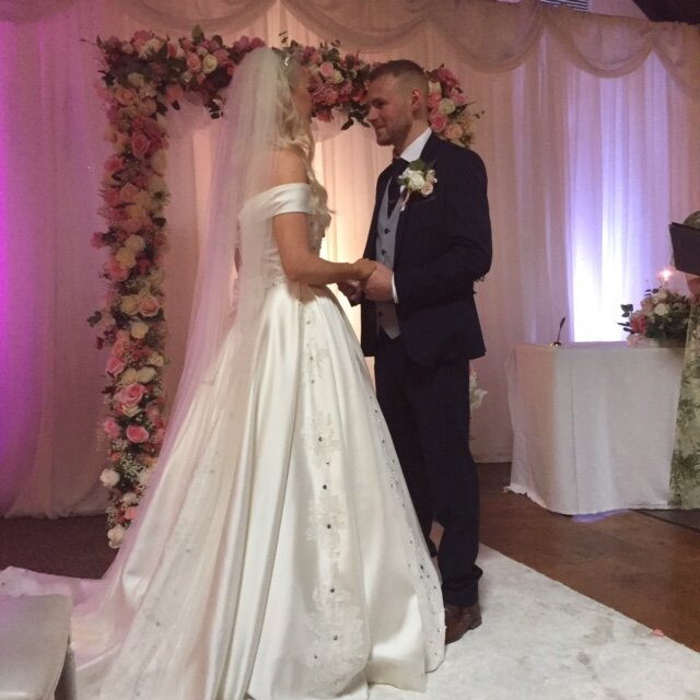 卡文水晶酒店主图